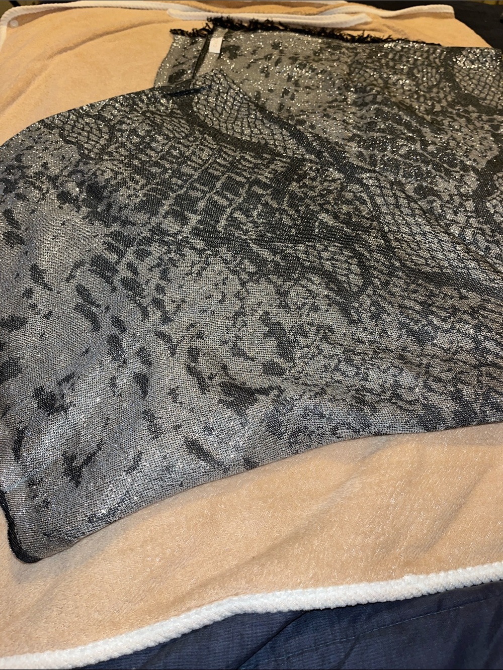 A wrap scarf
